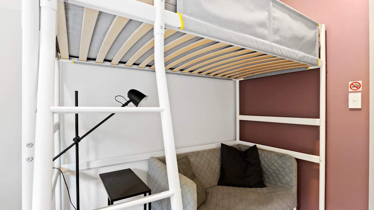 Furnished room in a share house