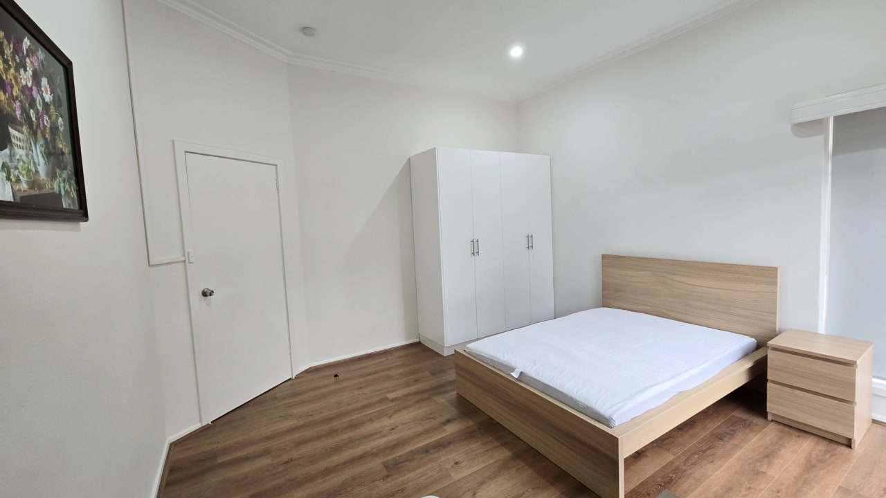 Furnished room in a flatshare