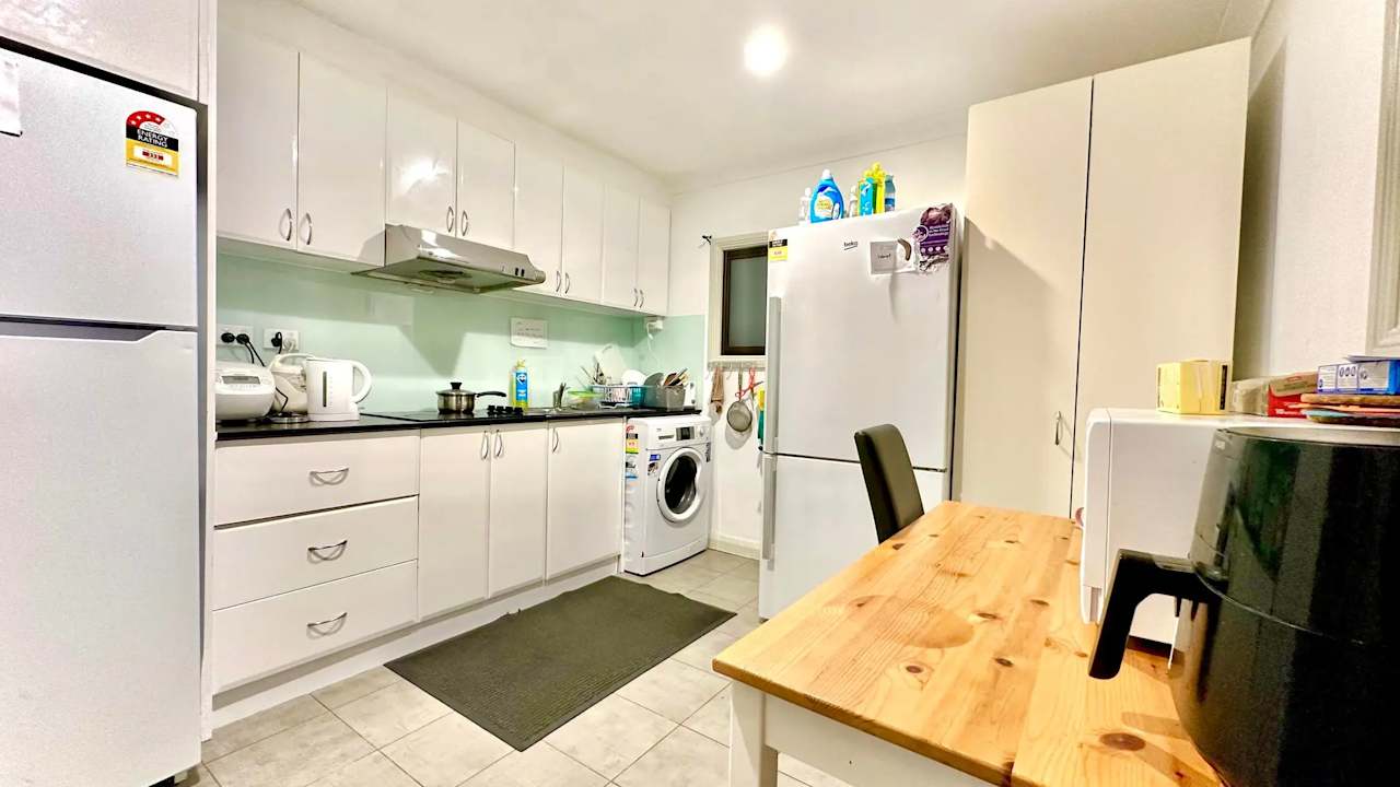 Room in a share house