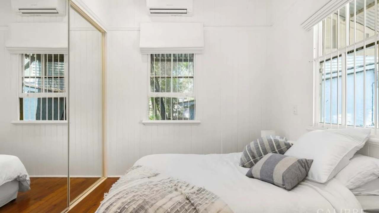 Room in a share house