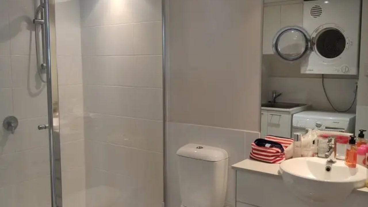 Furnished room with ensuite in a flatshare