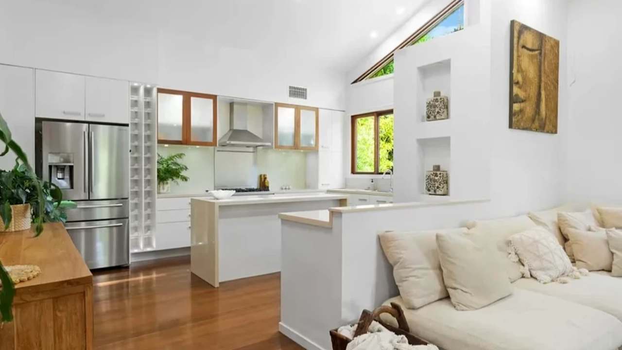 Furnished room in a share house
