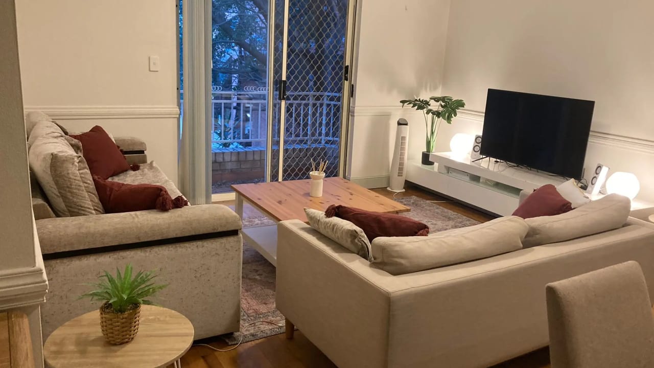 Furnished room with ensuite in a flatshare