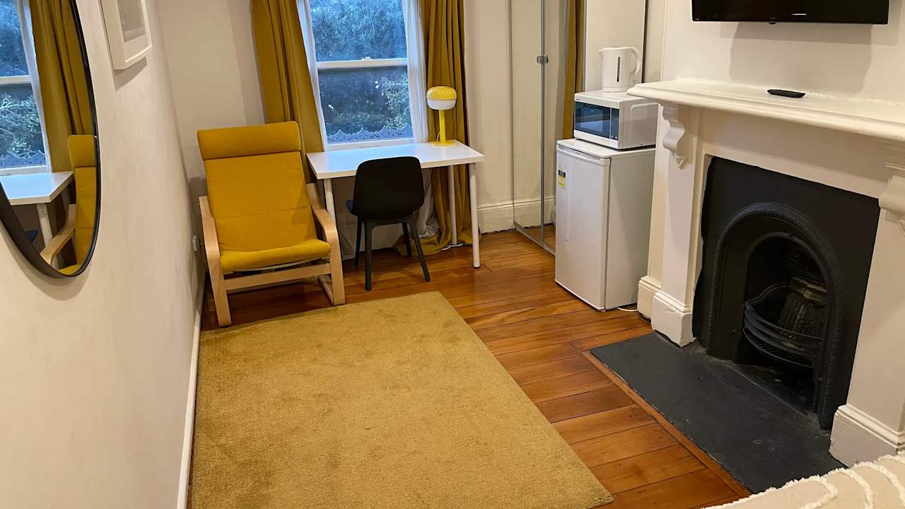 Furnished room in a share house