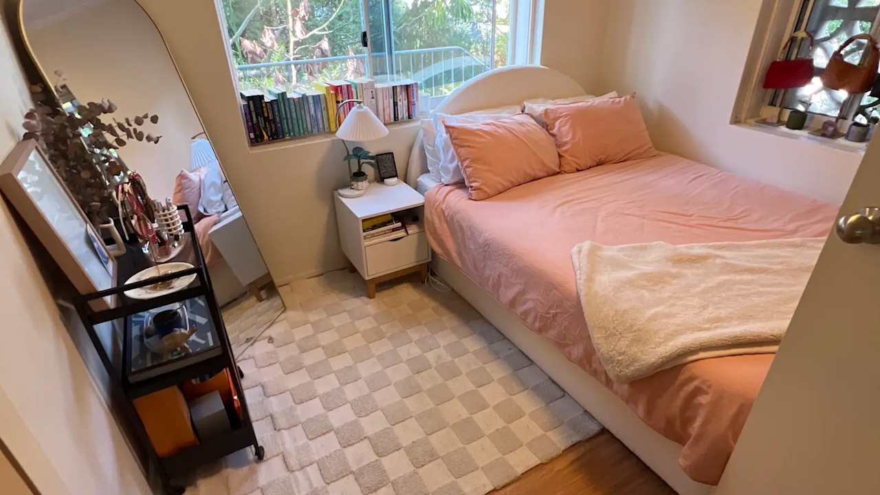 Unfurnished room in a flatshare