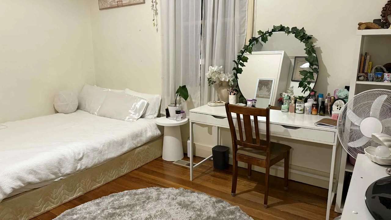 Unfurnished room in a share house