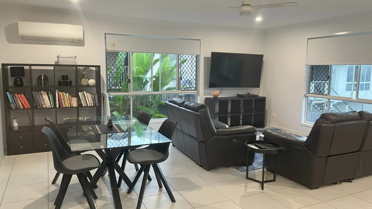 Room in a share house