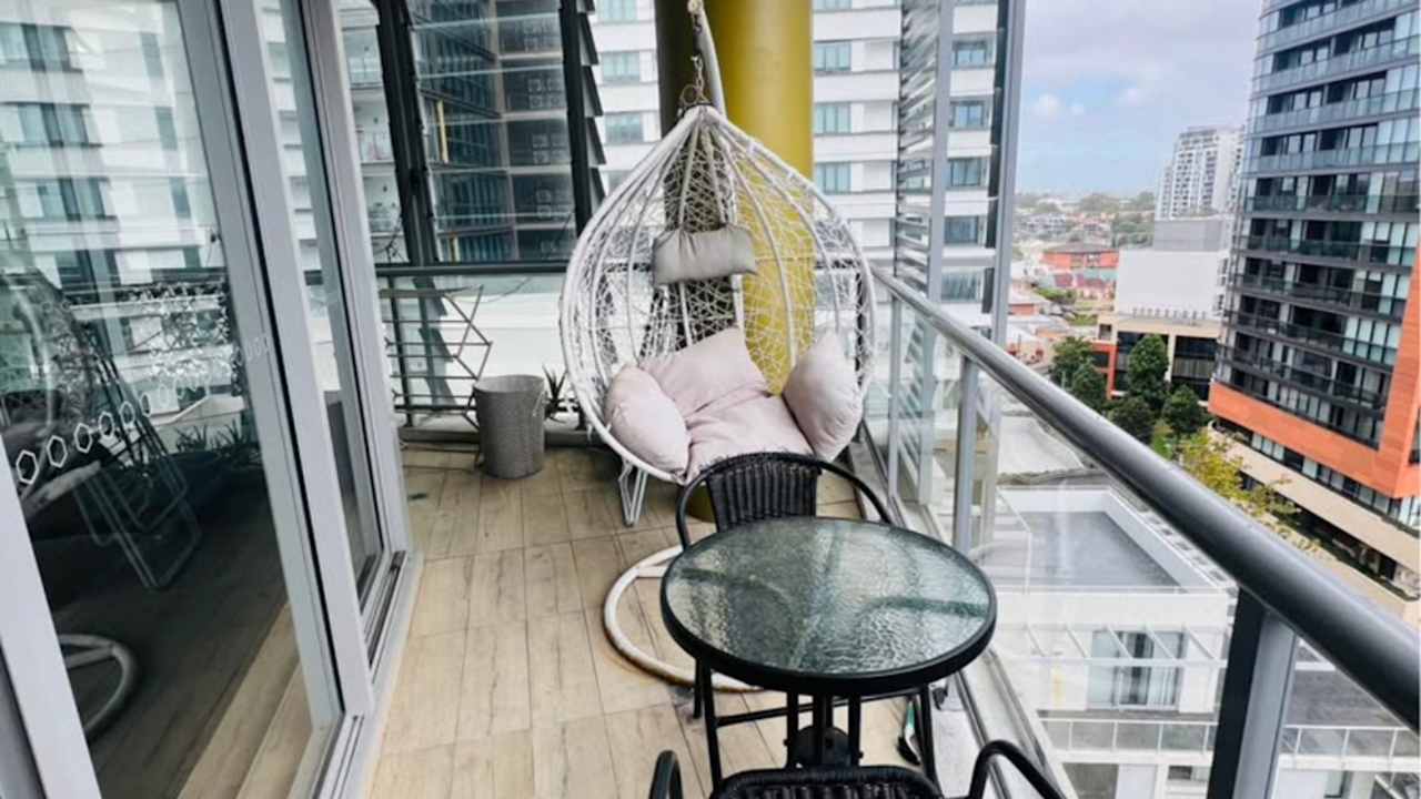 Furnished room with own bathroom