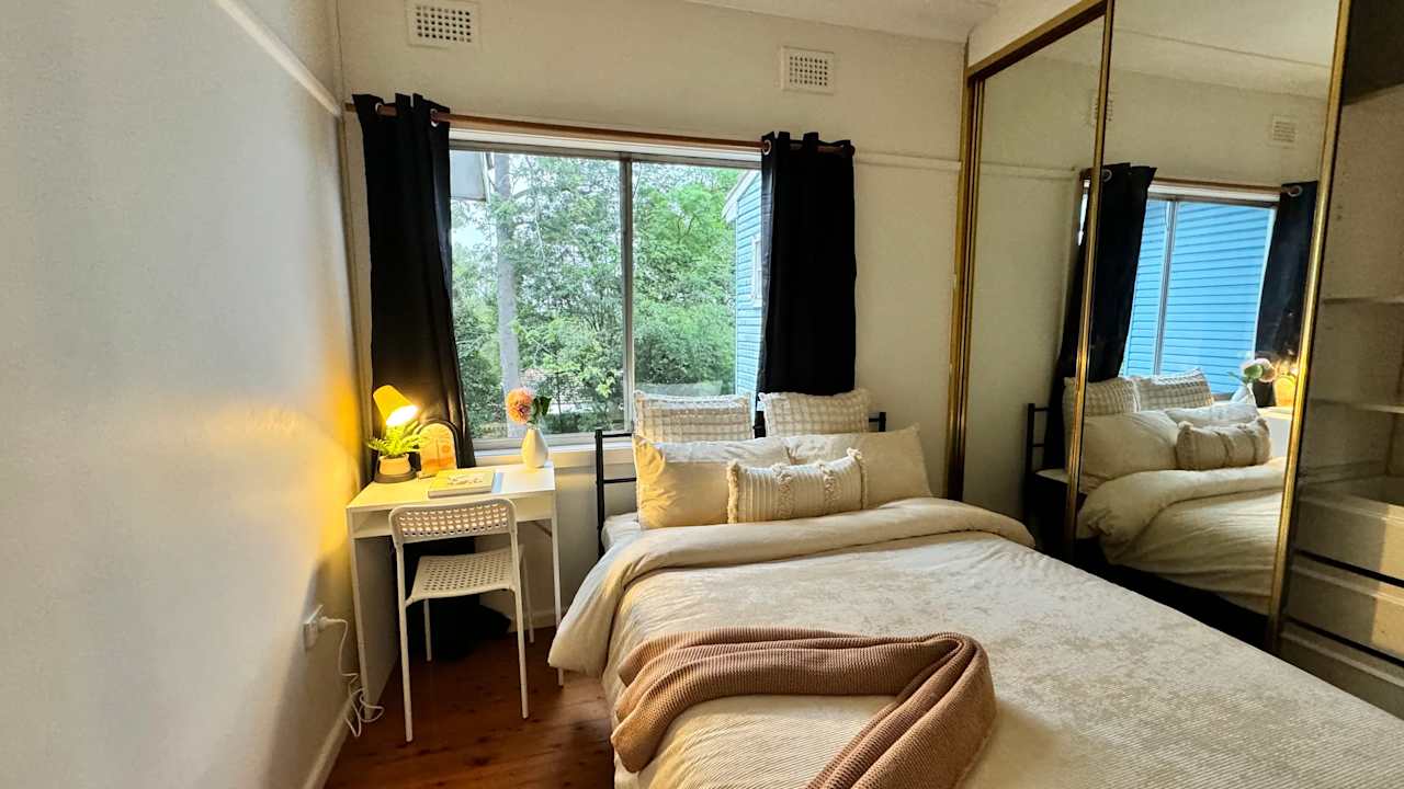 Furnished room in a flatshare