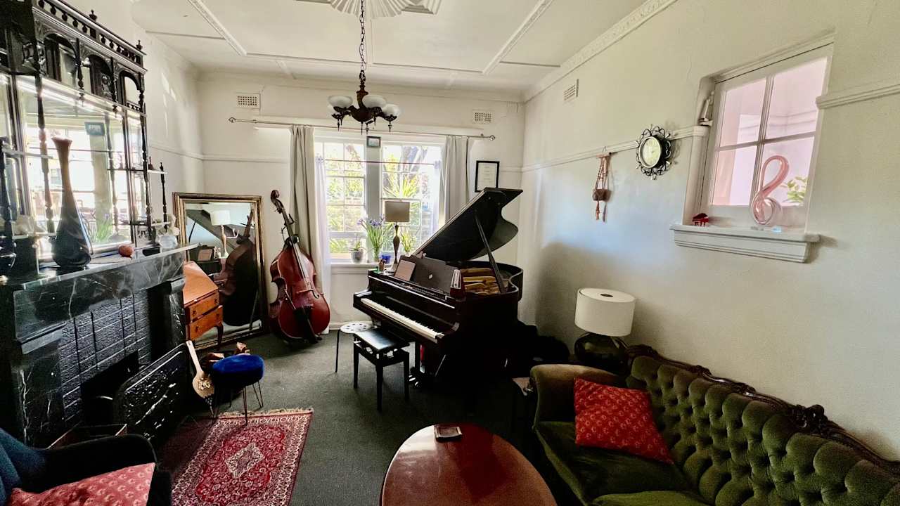 Furnished room in a share house