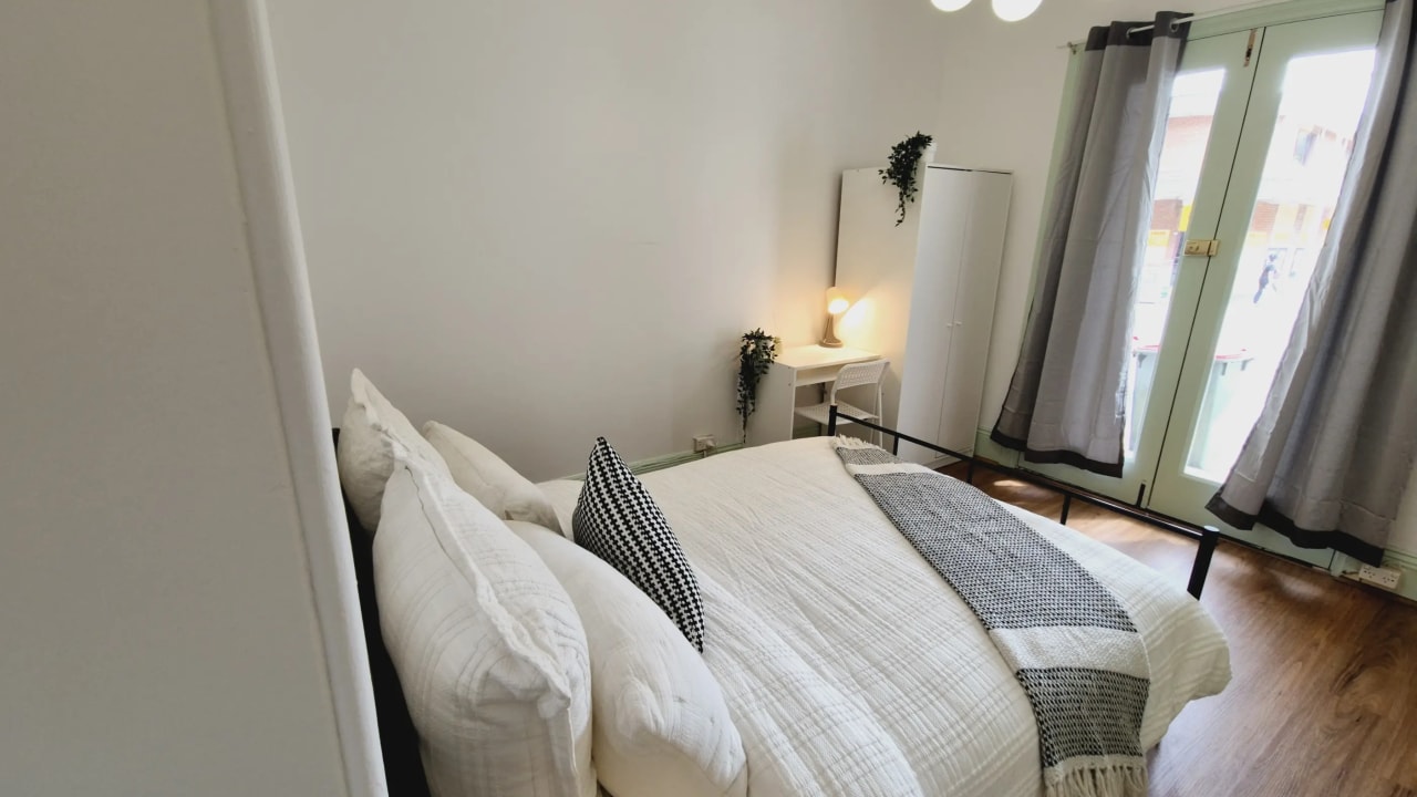 Furnished room in a flatshare