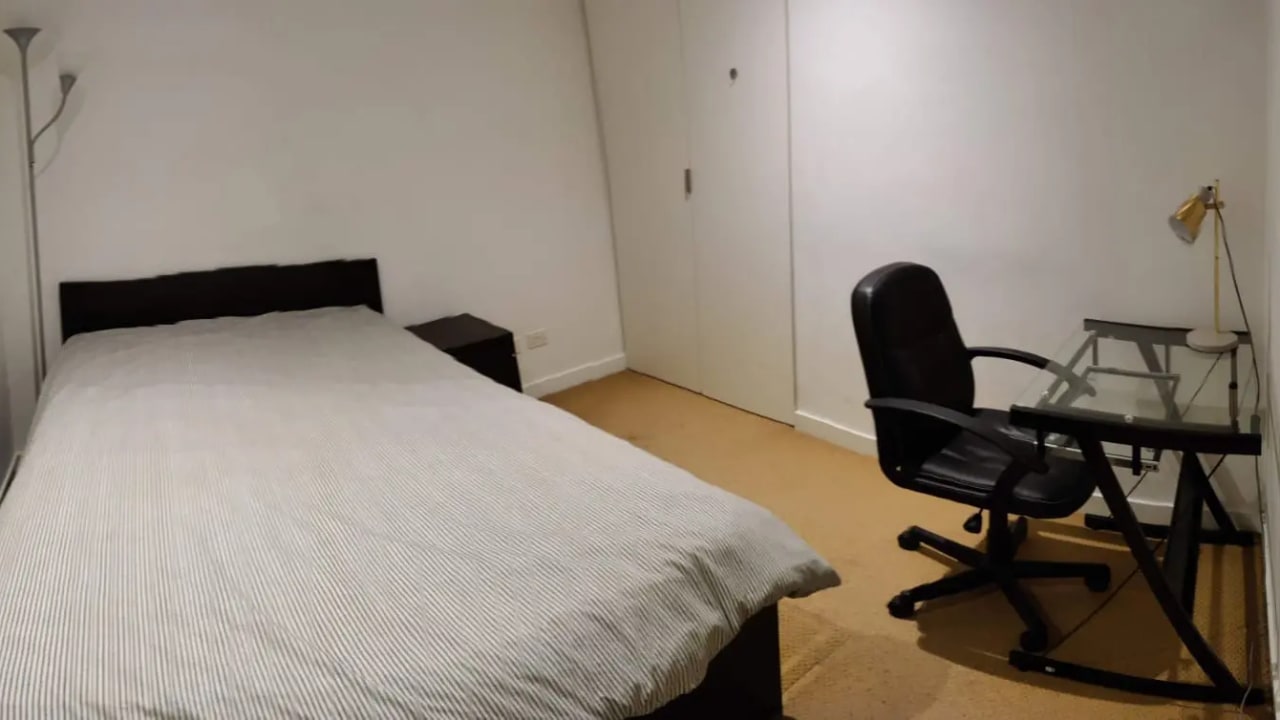 Furnished room in a flatshare