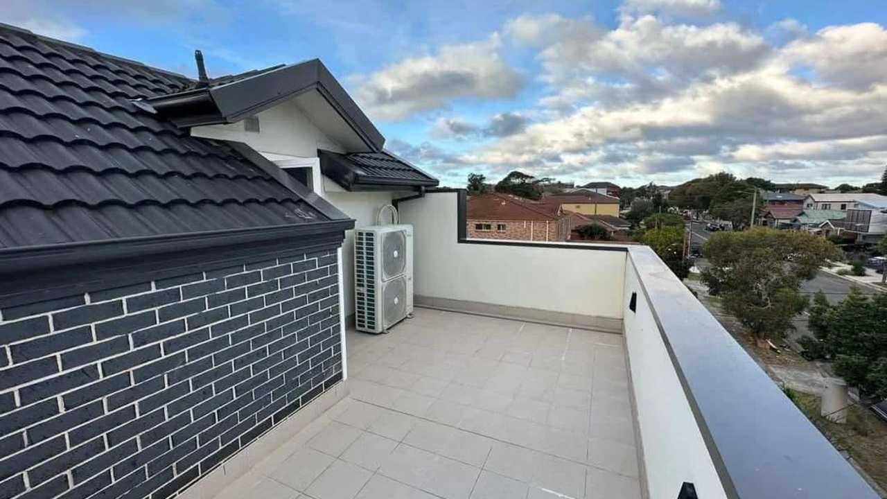 Furnished room with own bathroom