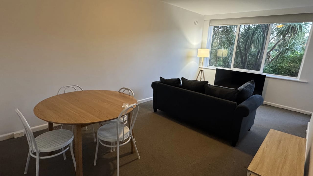 Furnished room in a flatshare