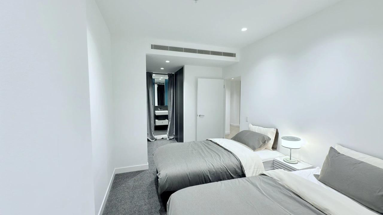Furnished room with ensuite in a flatshare