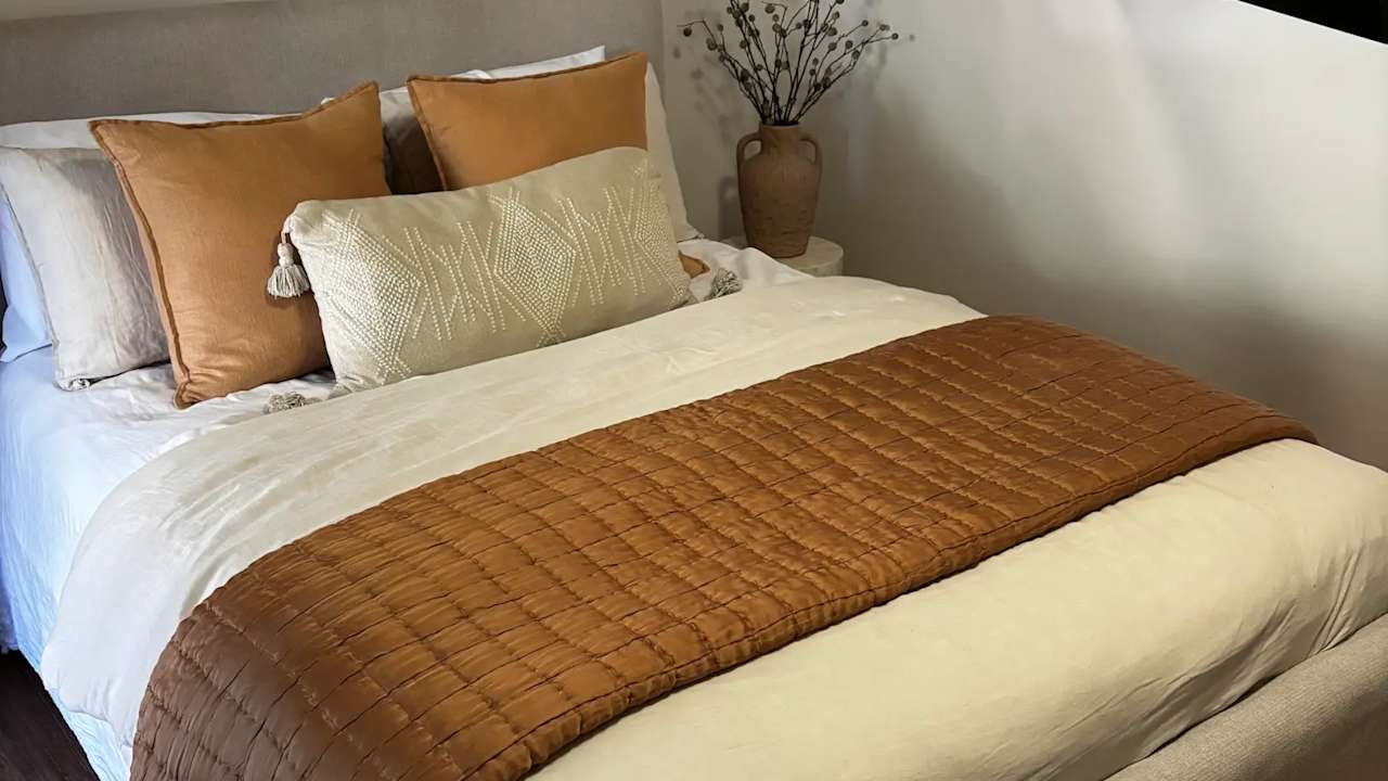 Furnished room with ensuite in a flatshare