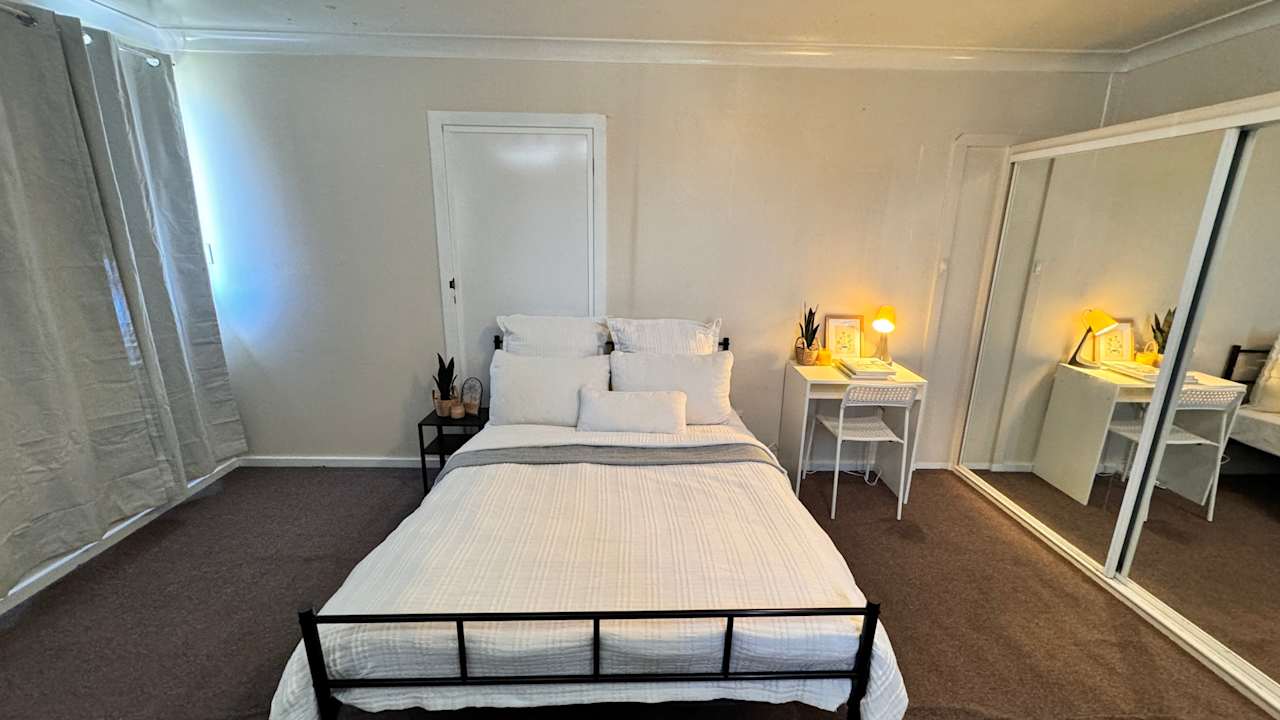 Furnished room in a flatshare