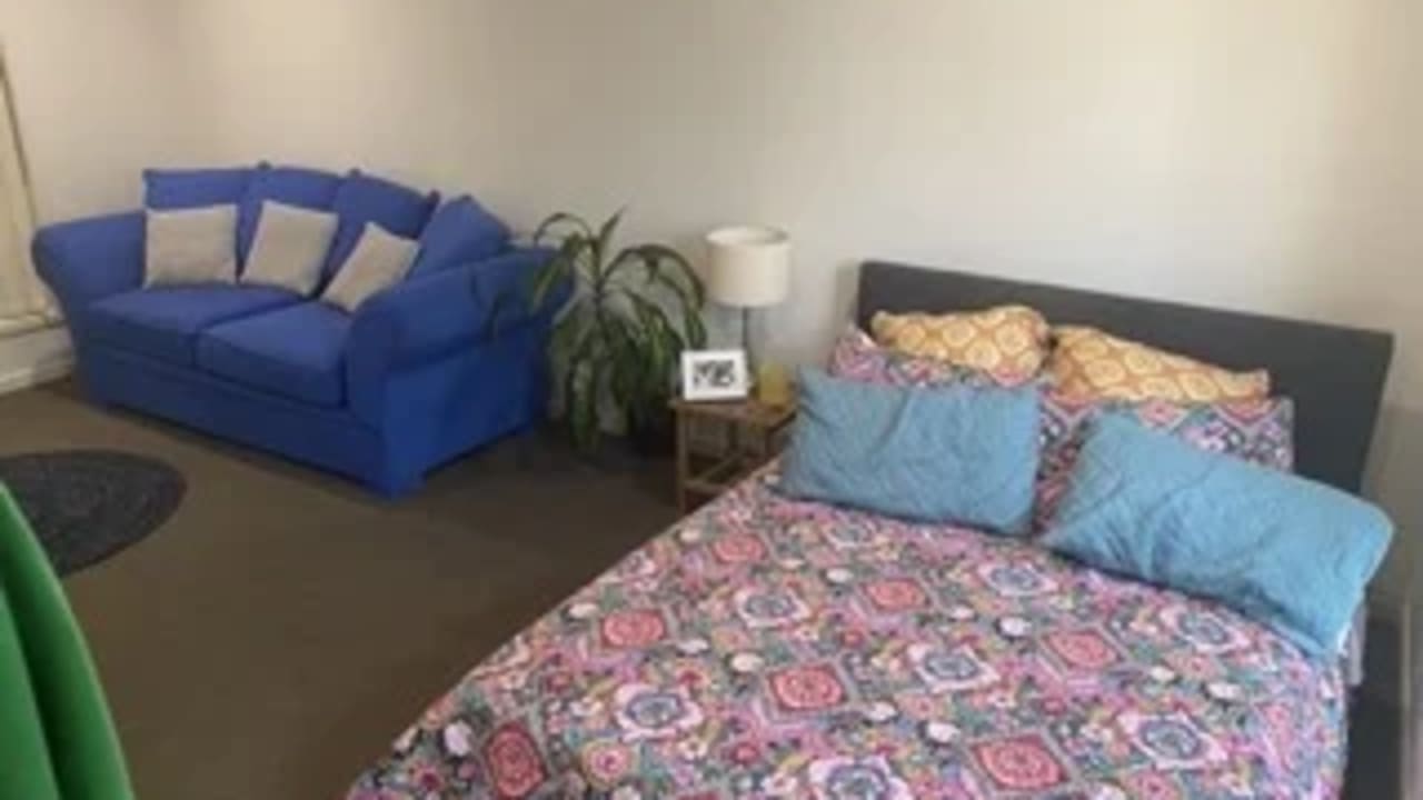 Room in a share house