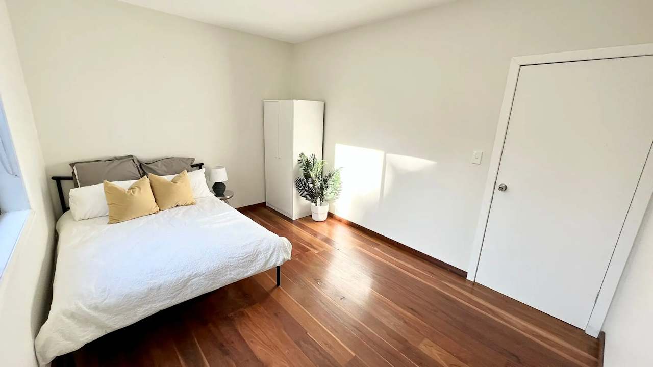Room in a share house