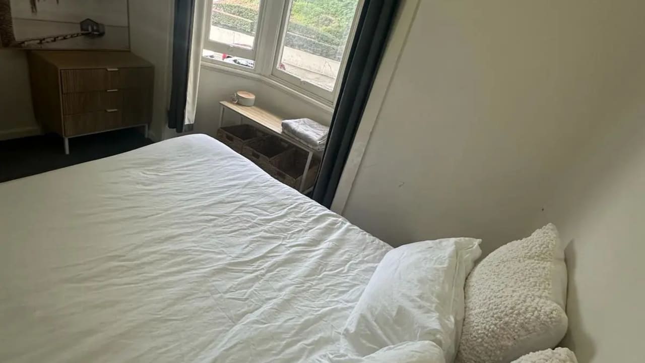 Furnished room in a flatshare