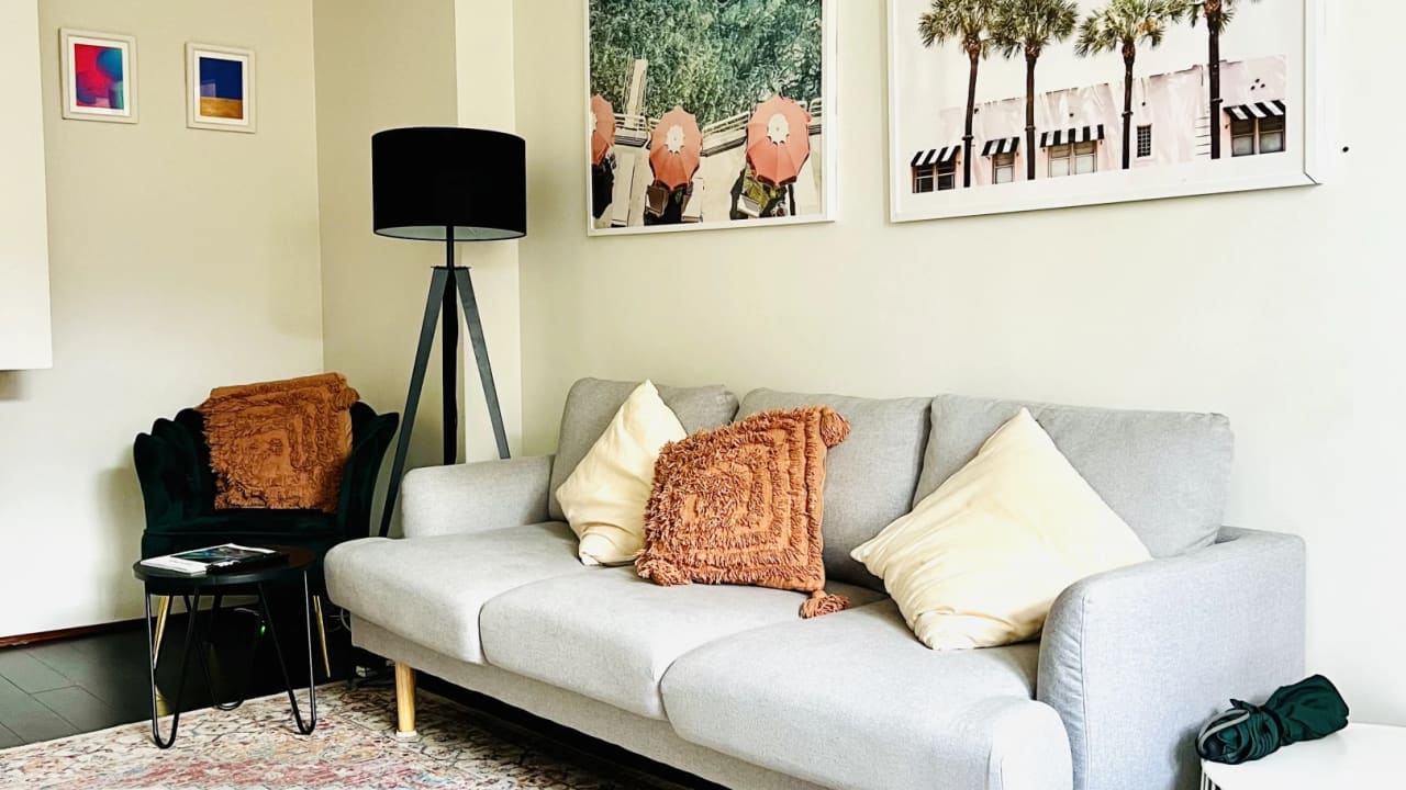 Furnished room in a flatshare