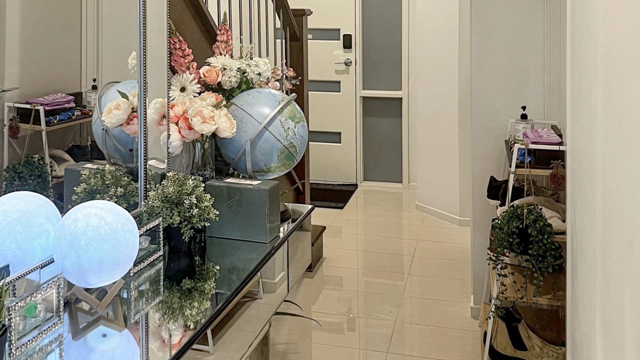 Furnished room in a share house