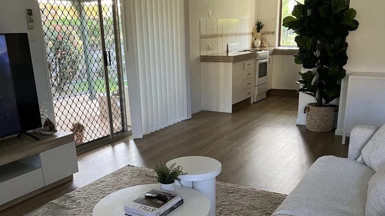 Furnished room in a share house