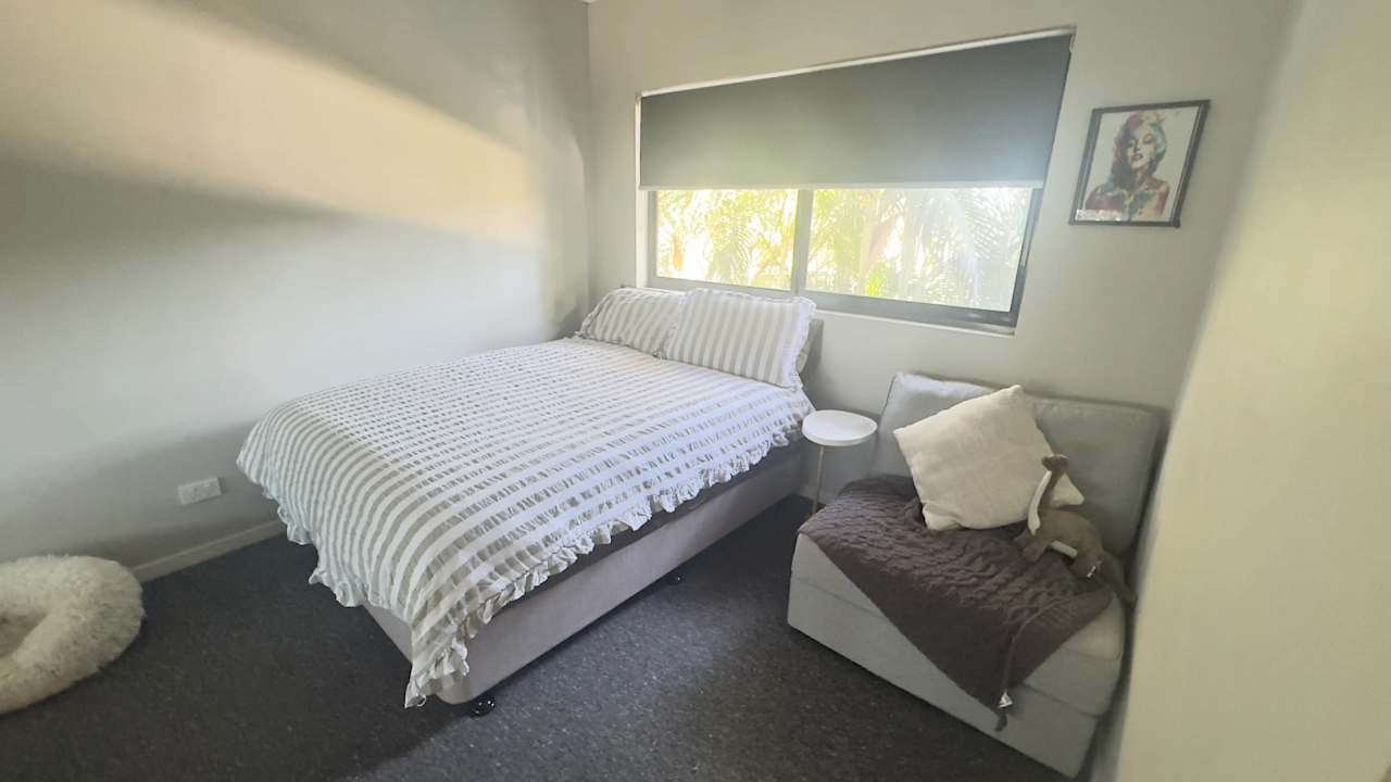 Furnished room with ensuite in a flatshare