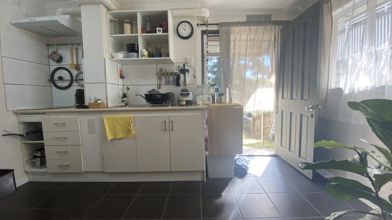 Whole property with 1 room for rent