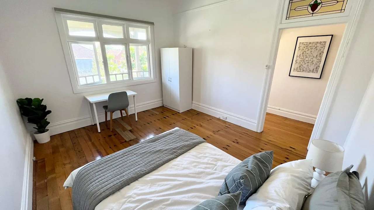 Room in a share house