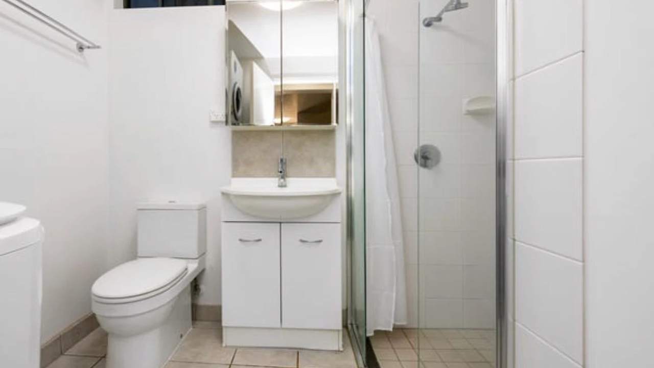 Whole property with 2 rooms for rent