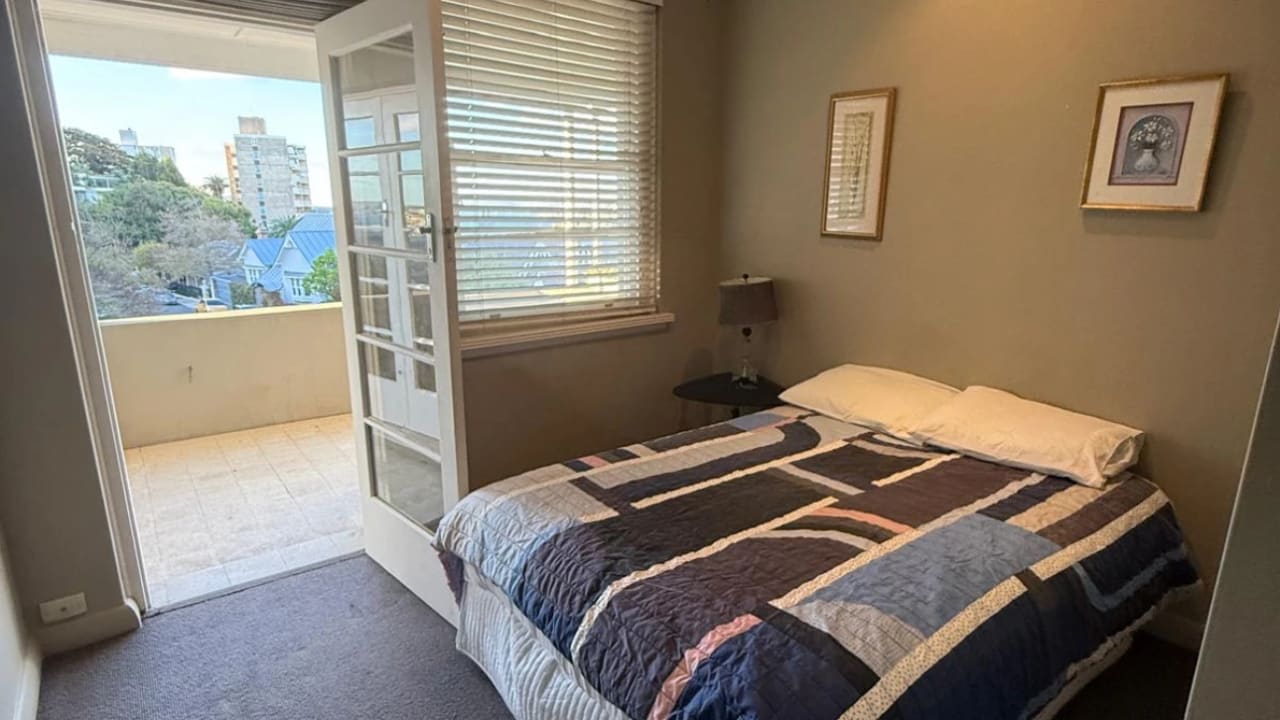 Furnished room in a flatshare