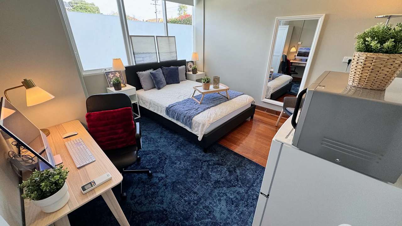 Furnished room in a share house