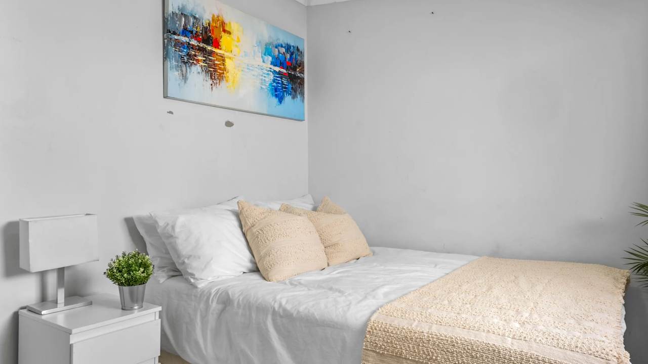 Furnished room in a share house