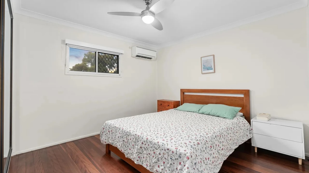 Room in a share house