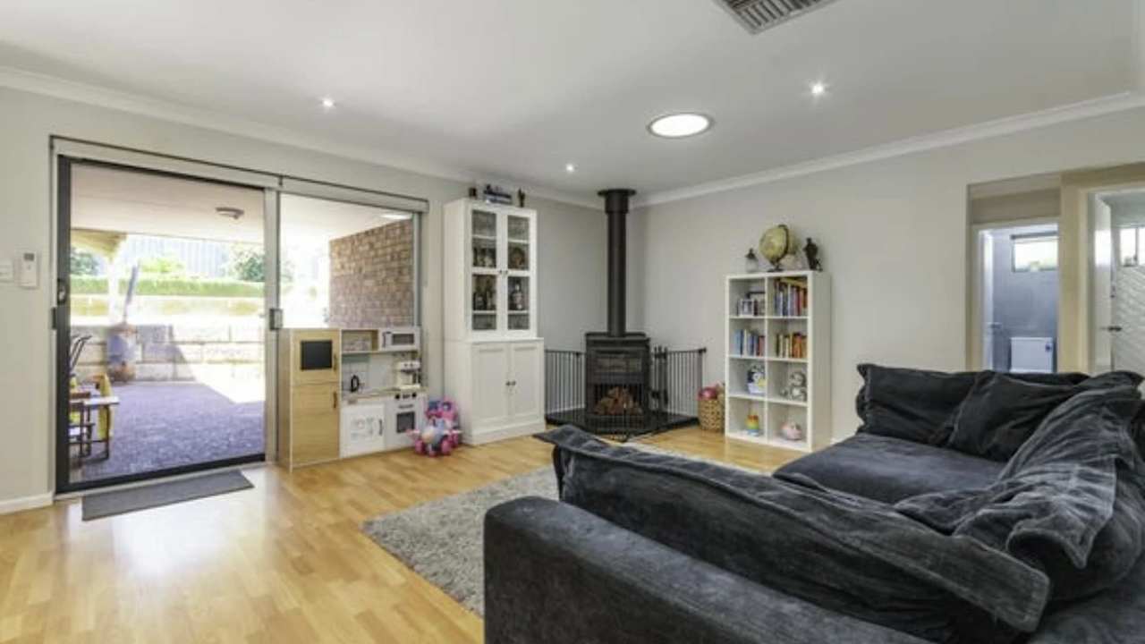 Whole property with 4 rooms for rent