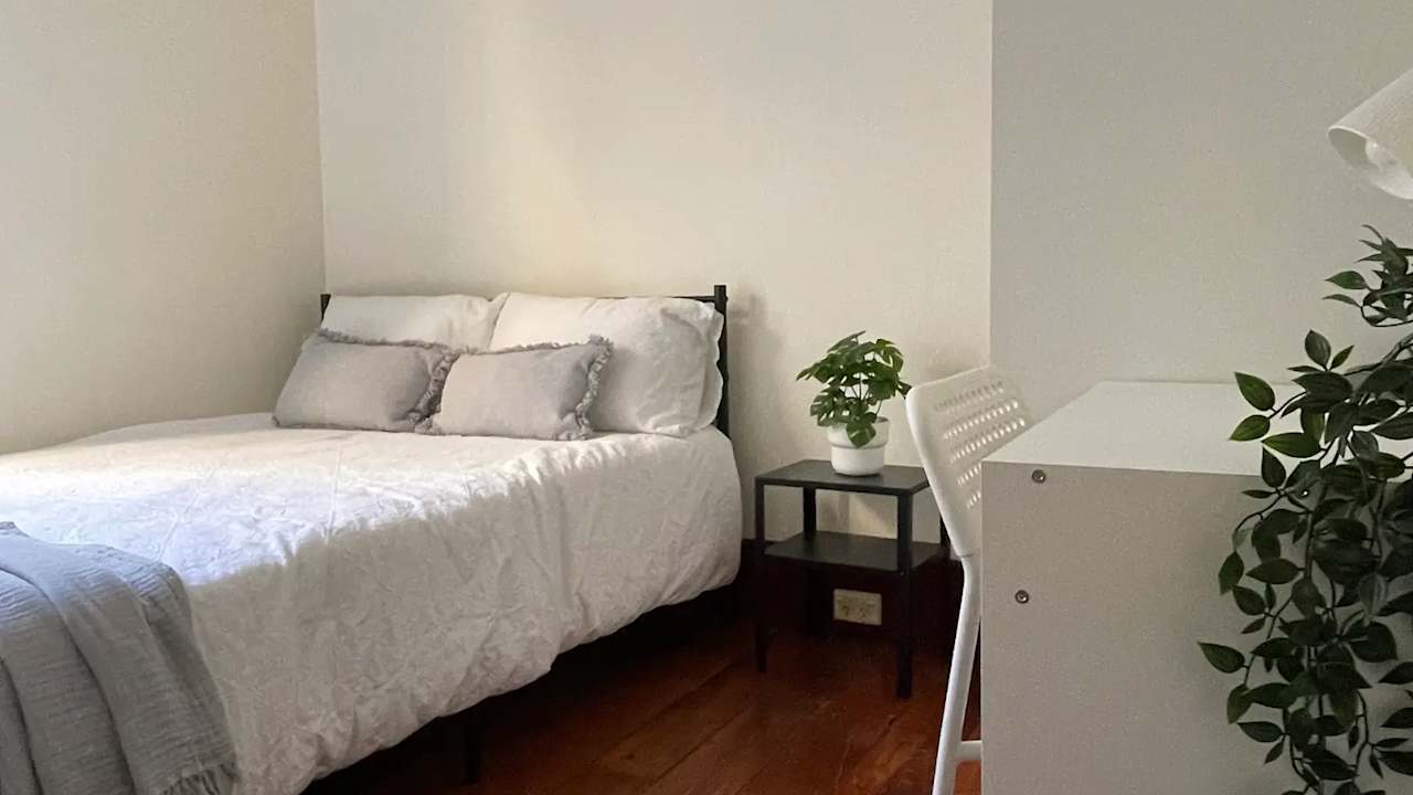Furnished room in a share house