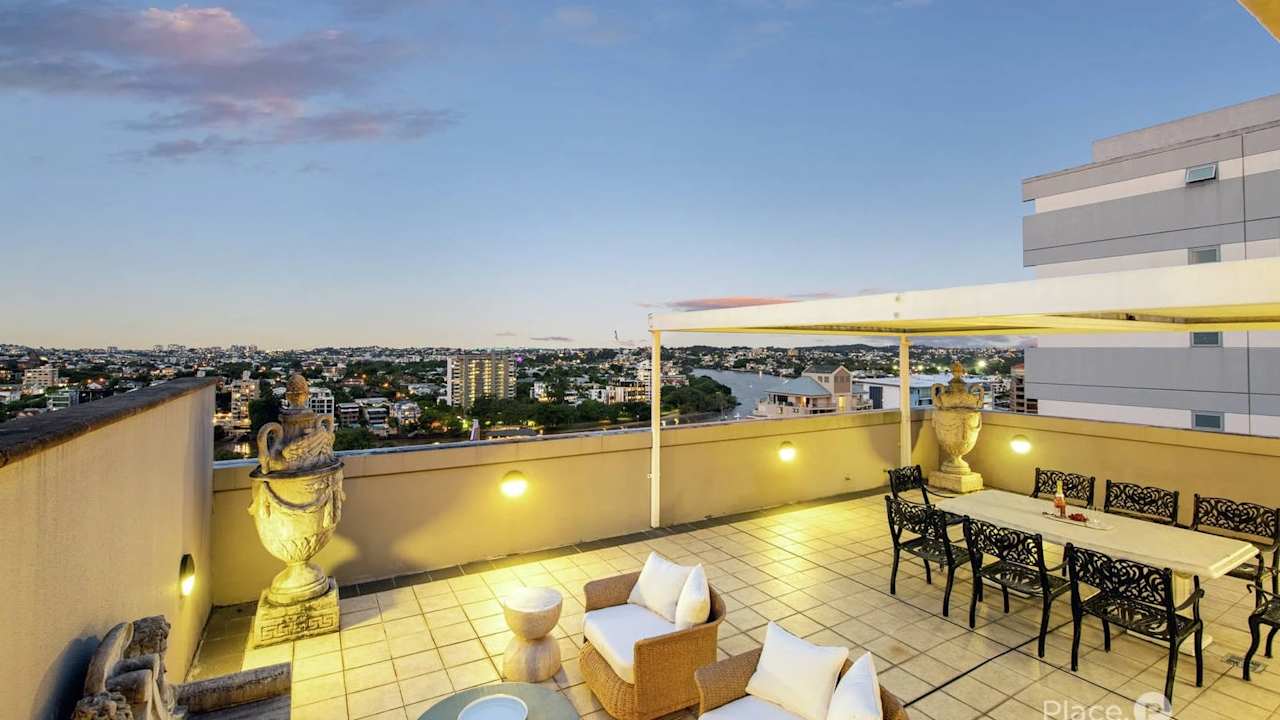 Whole property with 2 rooms for rent