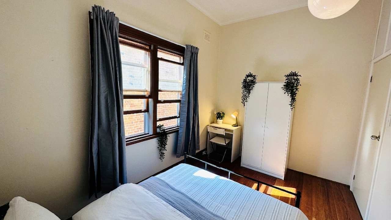Furnished room in a flatshare