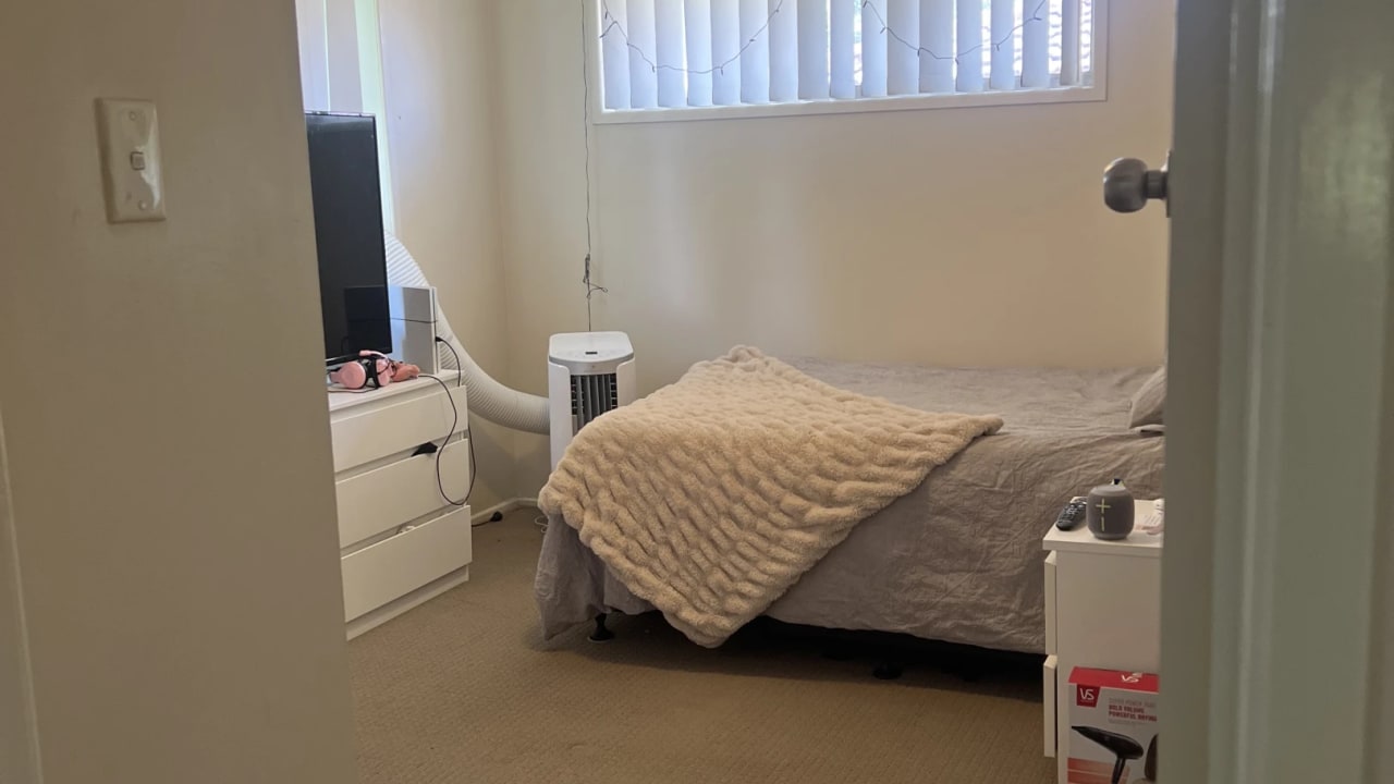 Room in a share house