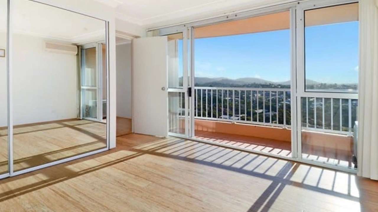 Unfurnished room with own bathroom