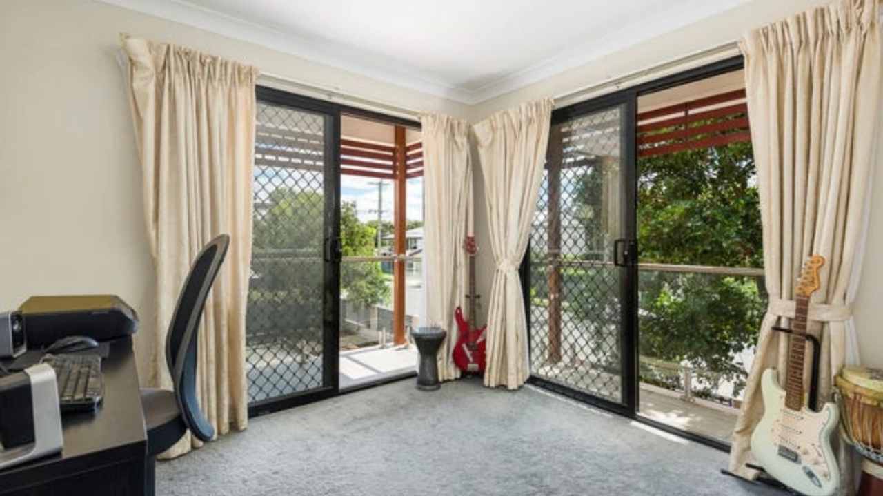 Unfurnished room in a flatshare