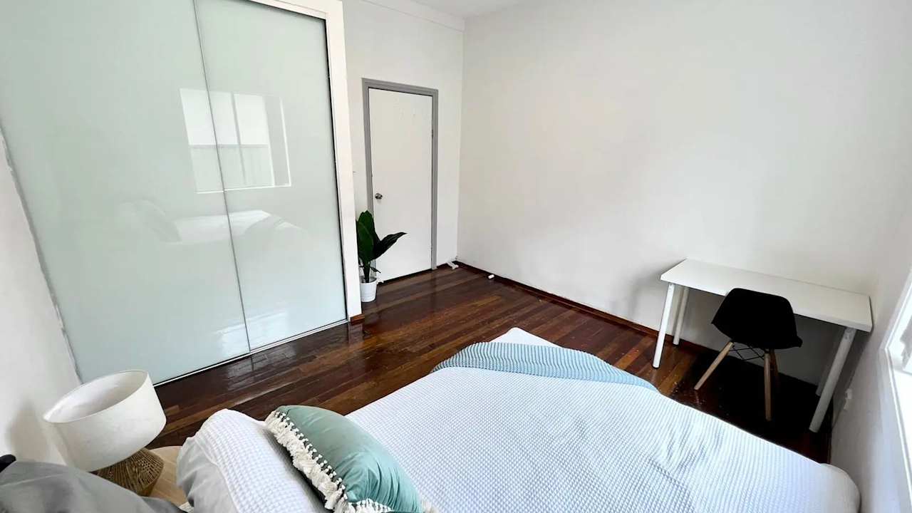 Room in a share house
