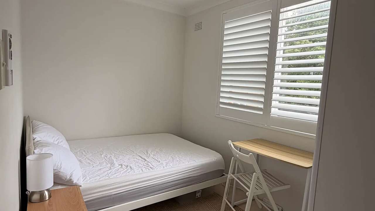 Furnished room in a flatshare