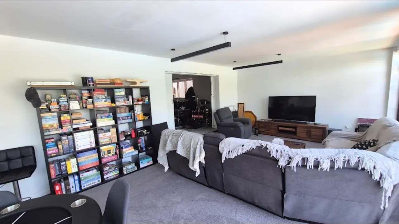 Room in a share house