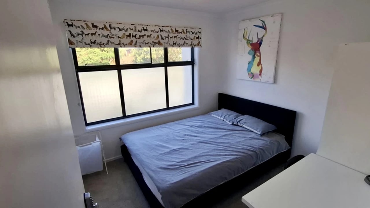 Room in a share house