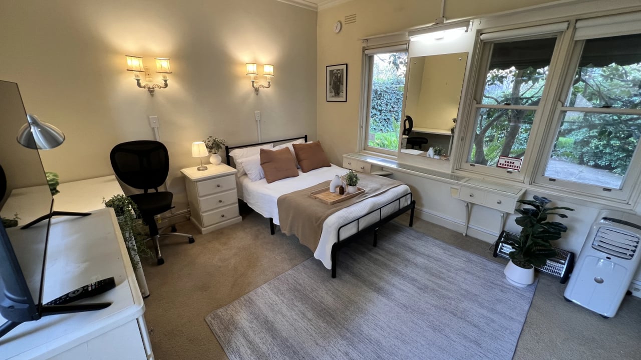 Furnished room in a share house