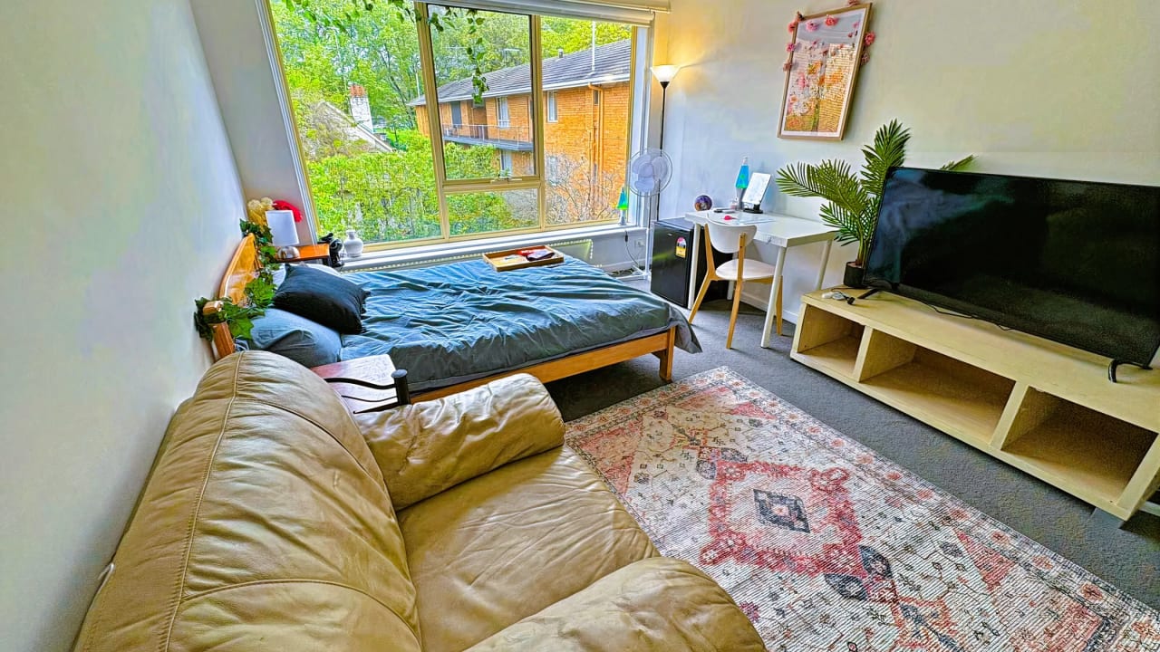 Furnished room in a share house