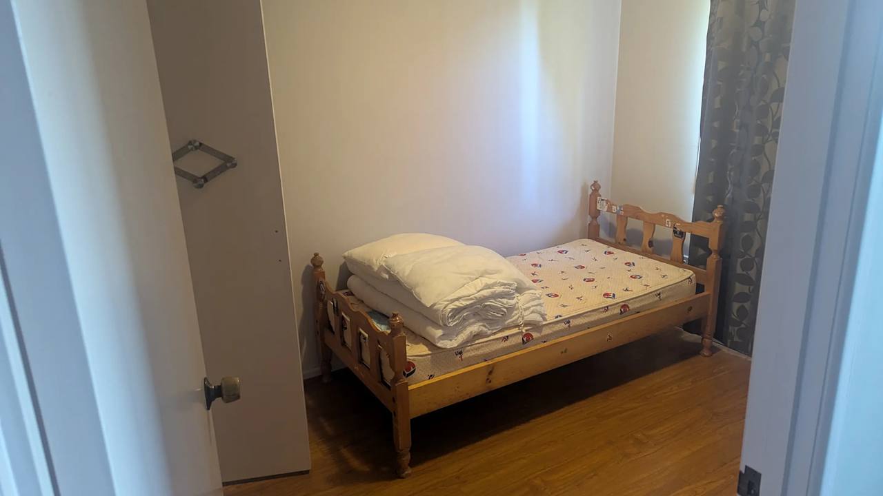 Furnished room in a flatshare