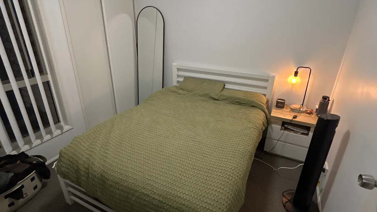 Room in a share house